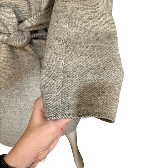 Aritzia Light Gray Women's Trench Coat - Picture 9 of 11